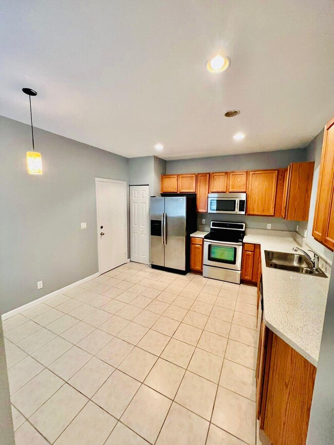 2072 Oakhurst Way in Riviera Beach, FL - Building Photo - Building Photo