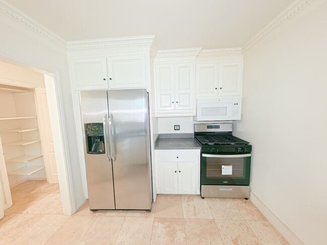 442 Kelton Ave in Los Angeles, CA - Building Photo - Building Photo