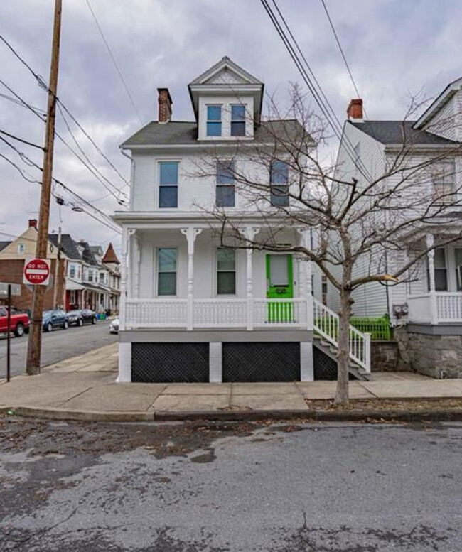720 High St, Unit 2nd Fl in Bethlehem, PA - Foto de edificio - Building Photo