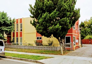 7543 Canby Ave in Reseda, CA - Building Photo - Primary Photo