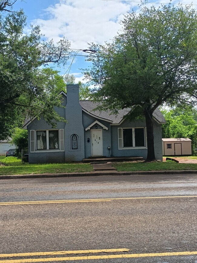 614 Crockett Rd Rentals in Palestine, TX