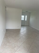 8 SE 19th Ave in Pompano Beach, FL - Foto de edificio - Building Photo
