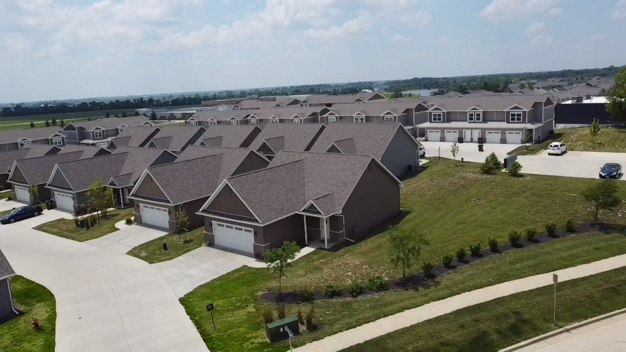 1858 Vision Ct in Mahomet, IL - Building Photo