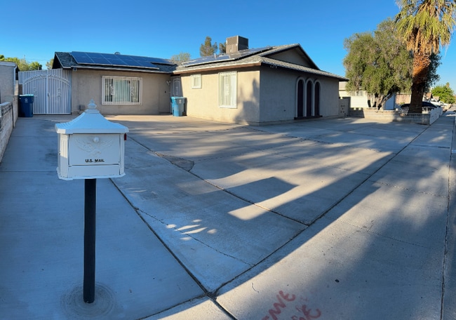 6278 Woodbury Ave in Las Vegas, NV - Building Photo - Building Photo