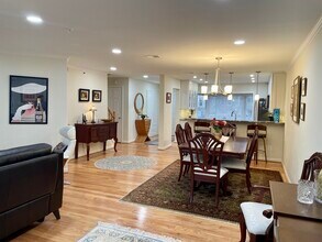 203A Locust St SE in Vienna, VA - Foto de edificio - Building Photo