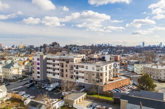 519 Broadway in Somerville, MA - Foto de edificio - Building Photo