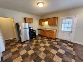 328 Milton Ave, Unit 2 in Anderson, IN - Foto de edificio - Building Photo