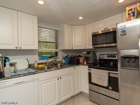 1480 Green Valley Cir in Naples, FL - Building Photo