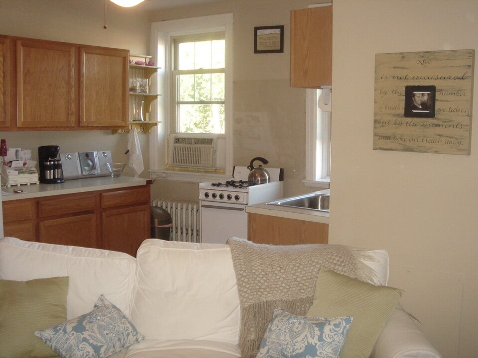 2 N Ridge Ave, Unit 3rd  floor front in Ambler, PA - Building Photo