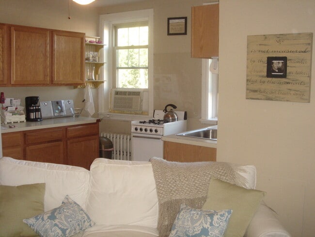 2 N Ridge Ave, Unit 3rd  floor front
