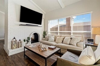 5916 Sandhurst Ln in Dallas, TX - Building Photo - Building Photo