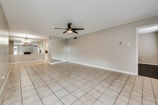 8787 Brae Acres Rd in Houston, TX - Building Photo
