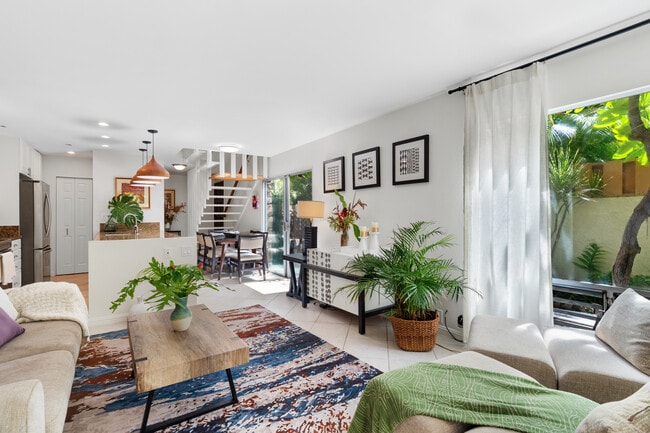 444 Lunalilo Home Rd in Honolulu, HI - Building Photo - Building Photo