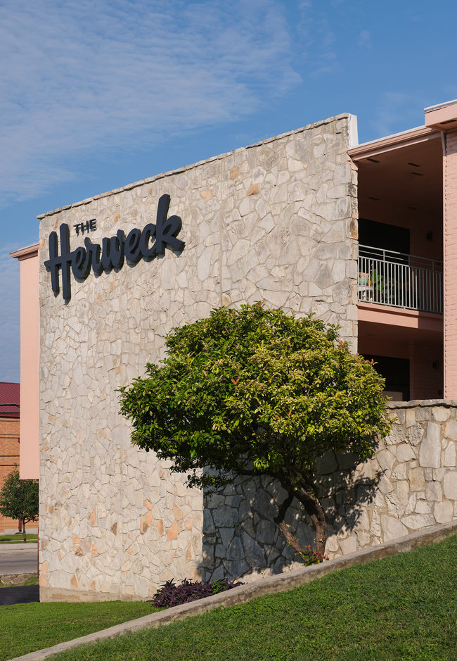 The Herweck Apartments in San Antonio, TX - Building Photo - Building Photo