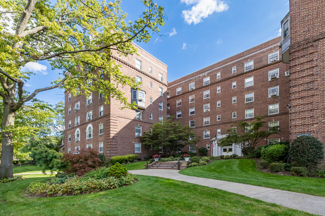 Henley Hall in Jamaica, NY - Building Photo - Building Photo