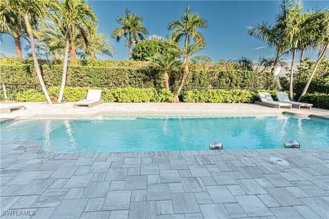 4222 Crayton Rd in Naples, FL - Building Photo - Building Photo