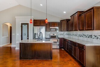10437 E Fawn Grove Ct in Wichita, KS - Building Photo - Building Photo