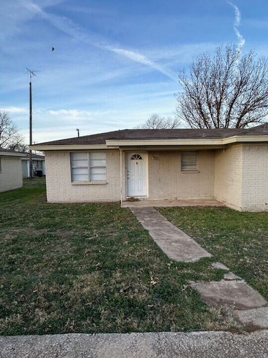 316 Waters St in Moran, TX - Building Photo