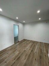 2002 Thurman Ave.-Unit -17 in Los Angeles, CA - Foto de edificio - Building Photo