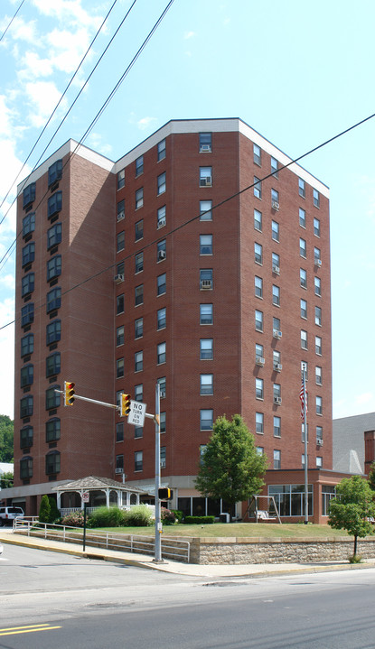 Harold Thomas High Rise in Shamokin, PA - Foto de edificio