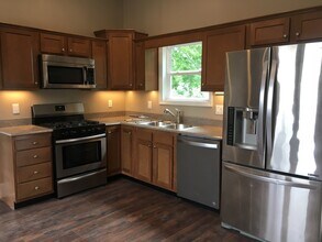 621 E Chestnut St in Jeffersonville, IN - Building Photo - Building Photo