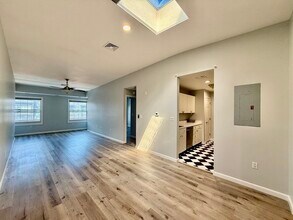10 Weston Ave in Quincy, MA - Building Photo - Building Photo