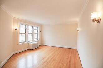 7445 N Claremont Ave, Unit #3E in Chicago, IL - Building Photo - Building Photo