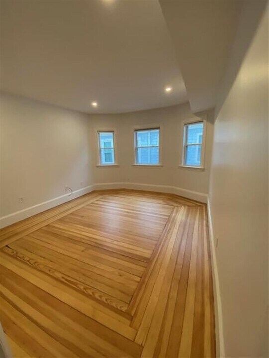 37 Spencer Ave, Unit 2 in Somerville, MA - Building Photo
