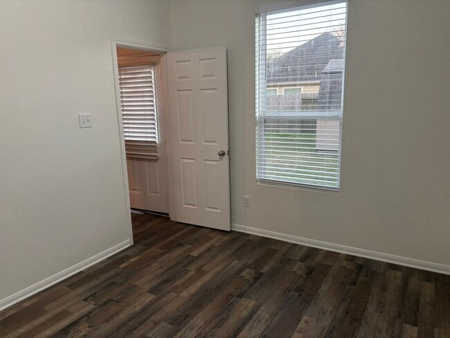 5302 Espuela Ln in Baytown, TX - Building Photo - Building Photo