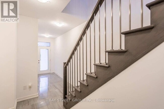 219 Huguenot Rd in Oakville, ON - Building Photo - Building Photo