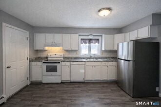 254 Chestnut Hill Rd in Colchester, CT - Building Photo - Building Photo