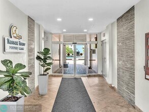 301 N Ocean Blvd in Pompano Beach, FL - Building Photo - Building Photo