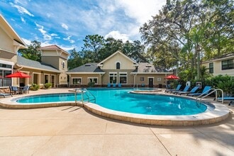 Valrico Station in Valrico, FL - Foto de edificio - Building Photo