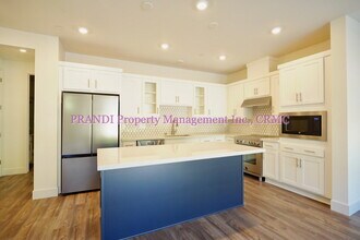 206 Verandah Ln in Novato, CA - Building Photo - Building Photo