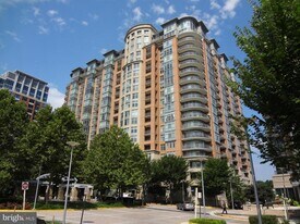 8220 Crestwood Heights Dr in McLean, VA - Building Photo