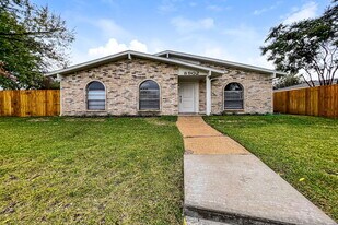 8902 Miami Dr in Rowlett, TX - Building Photo