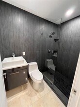 1723 Jackson St, Unit 2 in Hollywood, FL - Foto de edificio - Building Photo