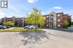 1885 WESTVIEW  211 in Windsor, ON - Building Photo