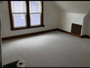 1304 W 102nd St, Unit 3rd floor in Cleveland, OH - Foto de edificio - Building Photo