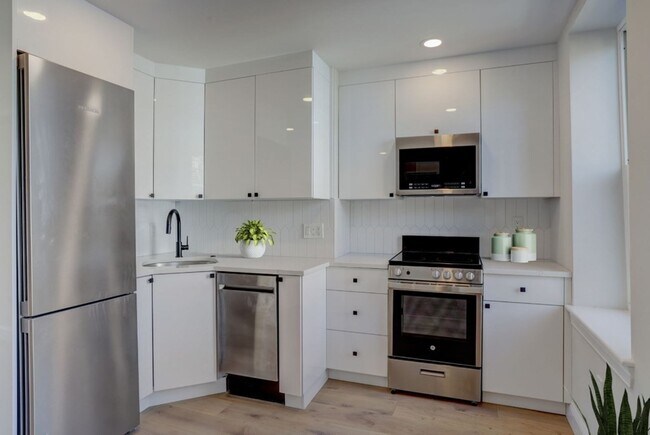 15-19-19 Bartlett Pl in Boston, MA - Building Photo - Building Photo