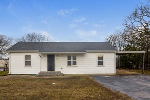 209 Stones River Rd in La Vergne, TN - Building Photo