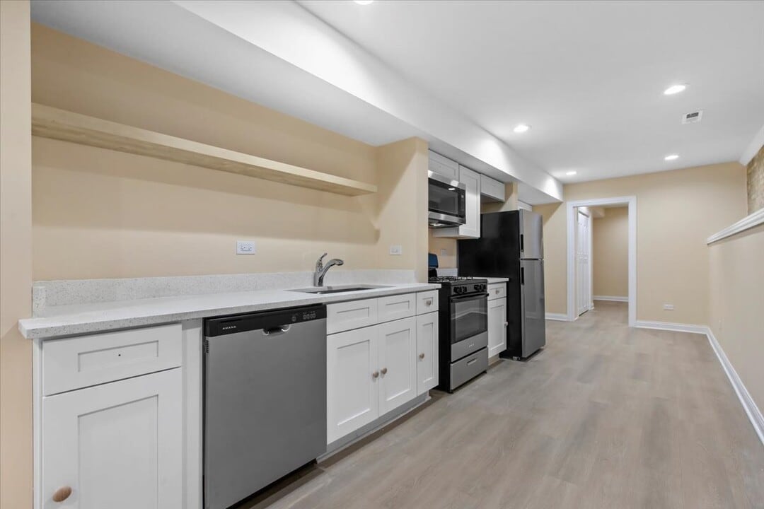 1635 N Ashland Ave, Unit G in Chicago, IL - Building Photo