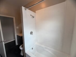 2500 W Fond du Lac Ave in Milwaukee, WI - Building Photo - Building Photo