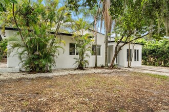 750 NW 83rd Ter in Miami, FL - Building Photo - Building Photo