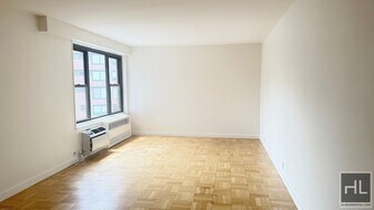 Fourth Avenue in New York, NY - Building Photo