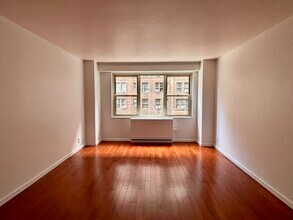 400 E 54th St, Unit 6D in New York, NY - Foto de edificio - Building Photo