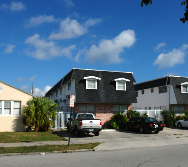 1947-1949 Taylor St in Hollywood, FL - Building Photo - Building Photo