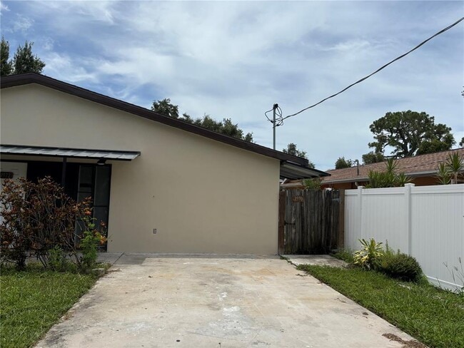 1970 Debbie St in Sarasota, FL - Building Photo - Building Photo