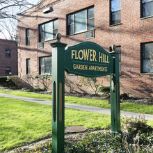 Flowerhill Garden Apartments in Roslyn, NY - Building Photo - Building Photo