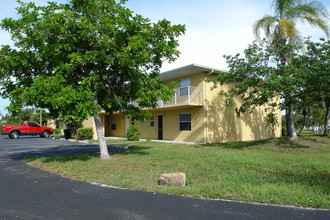 Hemingway Condominium Association in Fort Pierce, FL - Building Photo - Building Photo